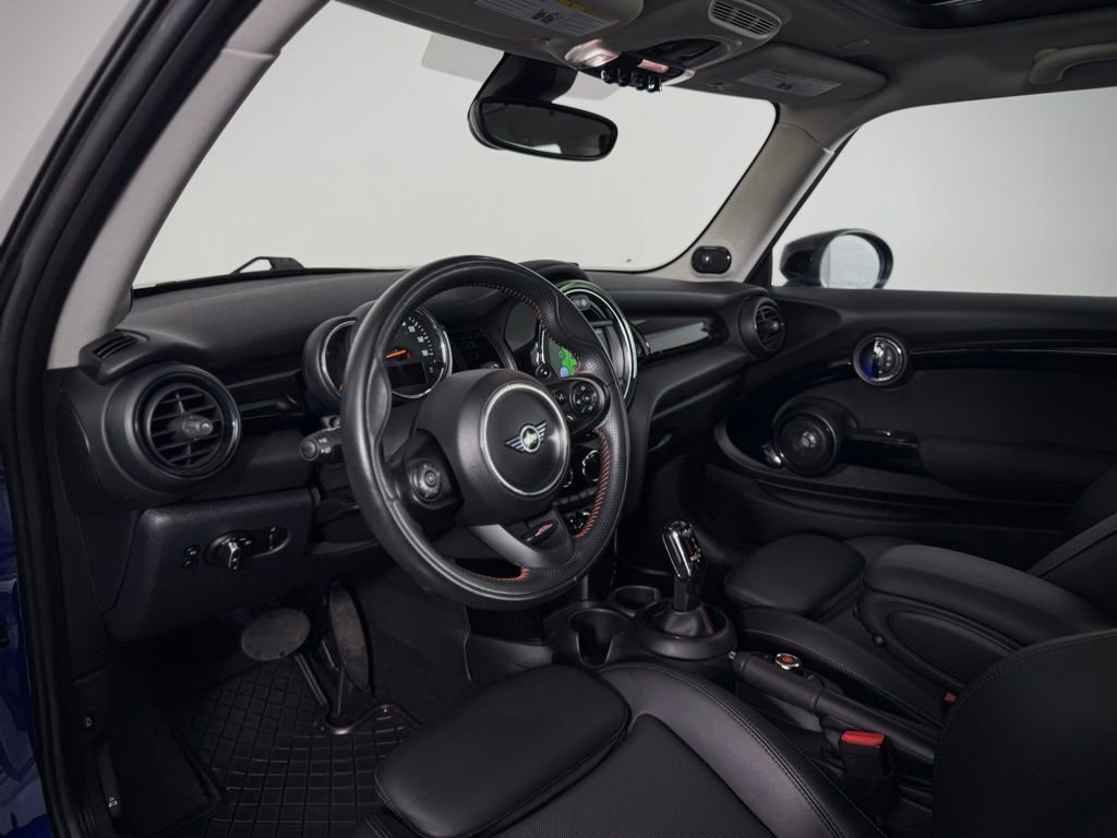 Used 2021 MINI Cooper S w/ Premium Package image 4