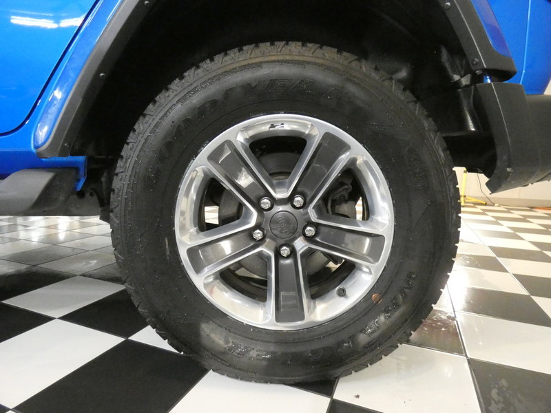 Used 2022 Jeep Wrangler Unlimited Sahara w/ Dual Top Group AWD/4WD image 7