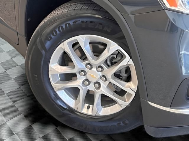 Used 2021 Chevrolet Traverse LT w/ LPO, Floor Liner Package AWD/4WD image 27