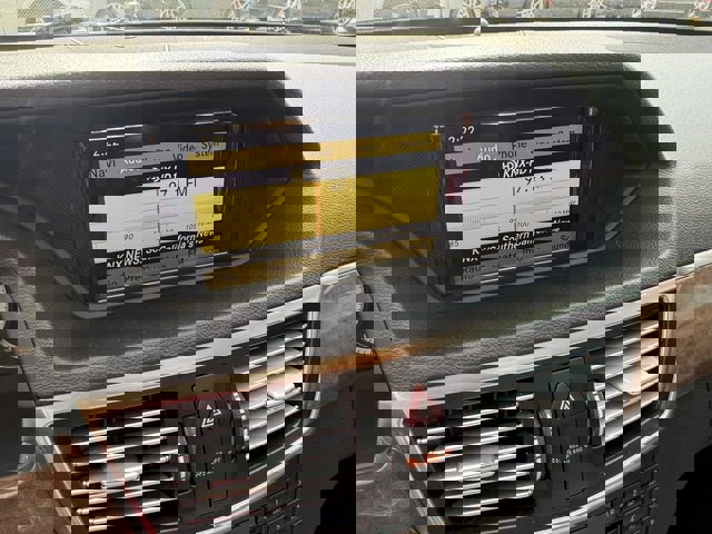 Used 2011 Mercedes-Benz E 350 Luxury image 18