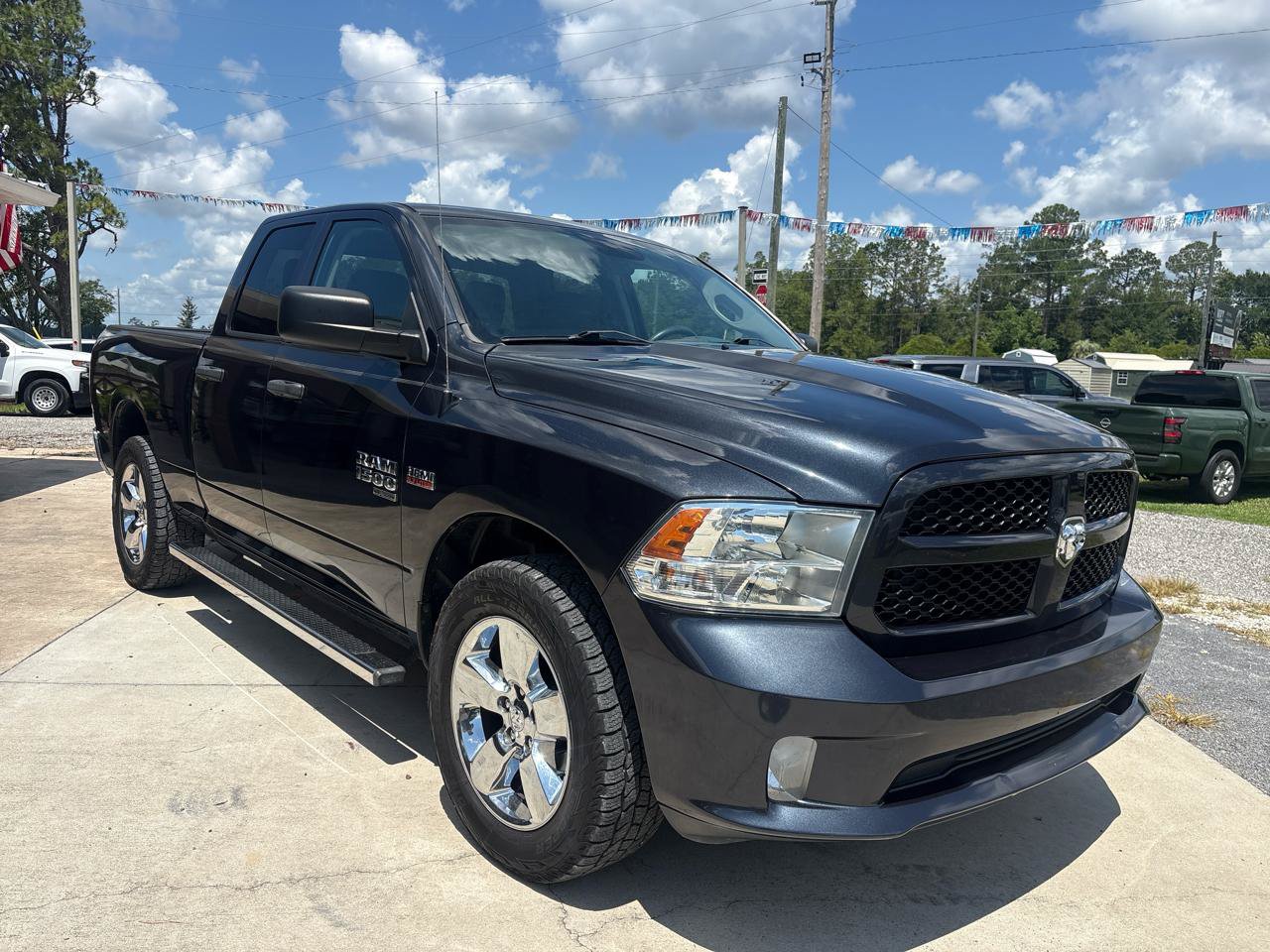 Used 2019 RAM 1500 Express w/ Express Value Package AWD/4WD image 3