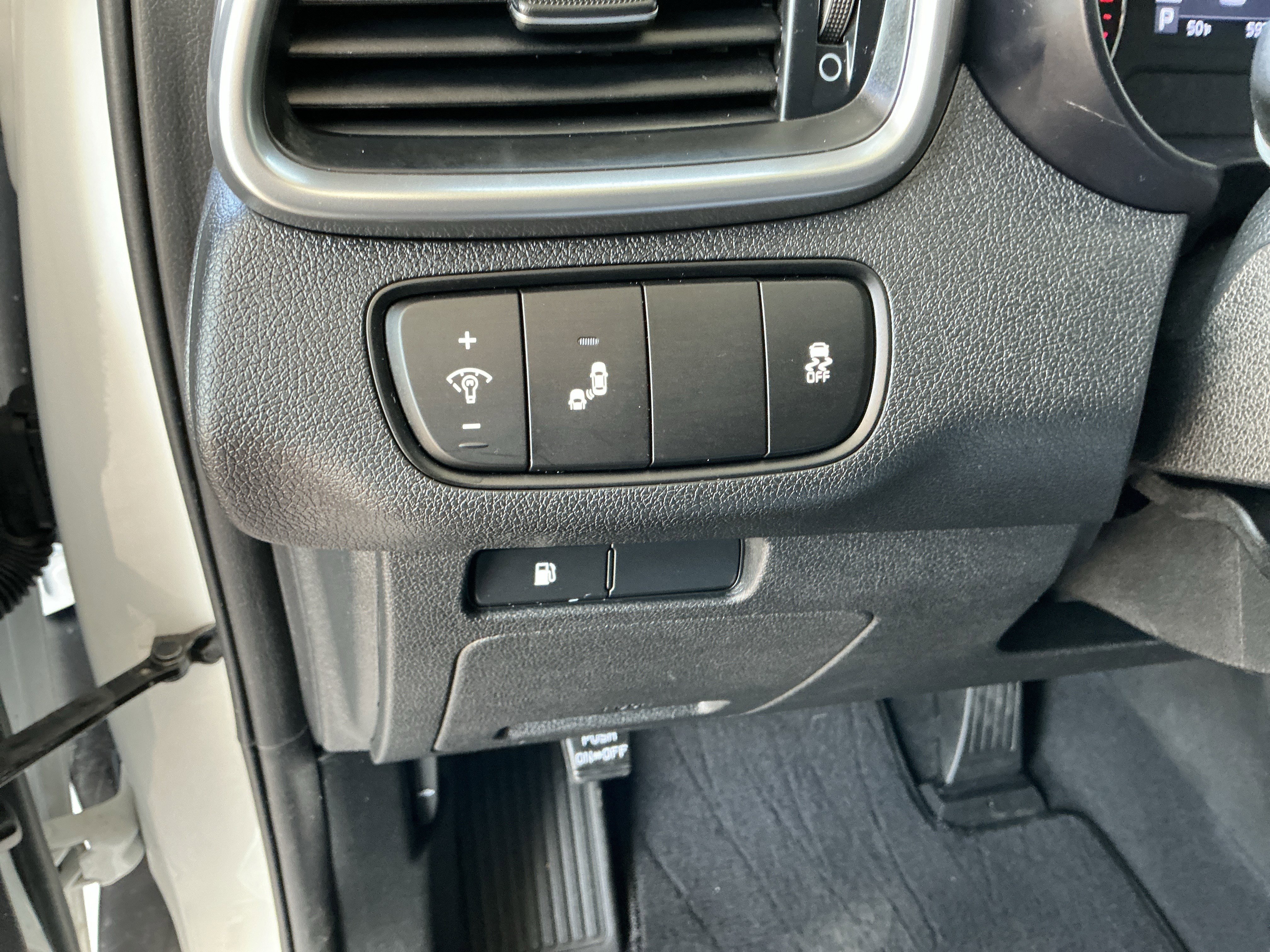 Used 2020 Kia Sorento LX image 26