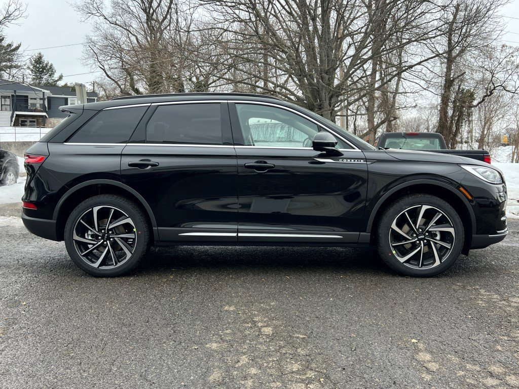 New 2026 Lincoln Corsair Reserve image 3