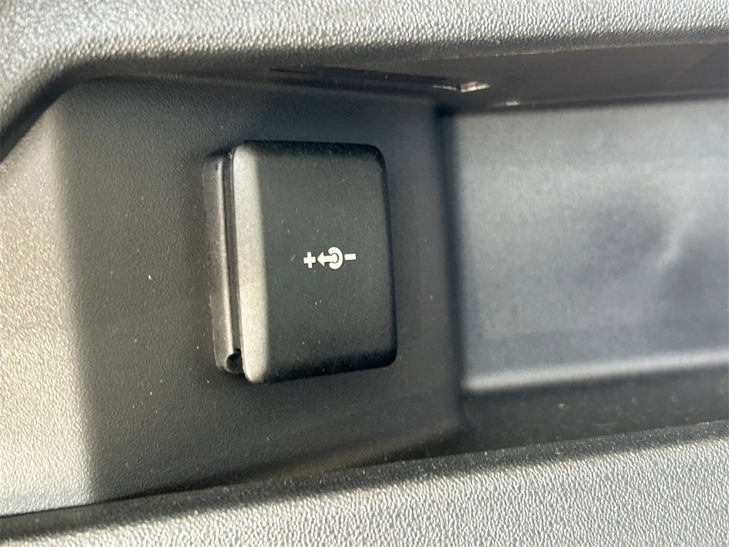 Used 2024 Land Rover Discovery Sport S image 14