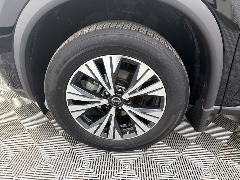 Used 2023 Nissan Rogue SV w/ SV Premium B Package image 12