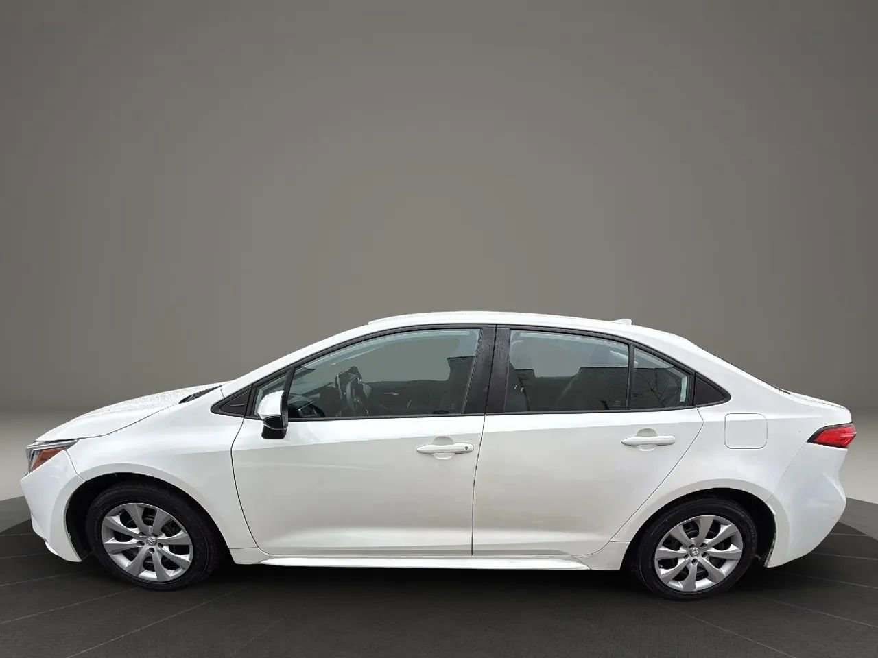 Used 2021 Toyota Corolla LE image 8