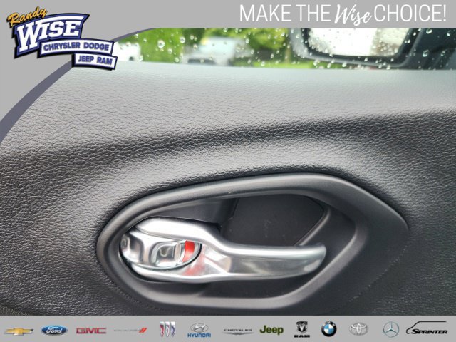 Used 2019 Jeep Cherokee Trailhawk w/ Comfort & Convenience Group AWD/4WD image 18