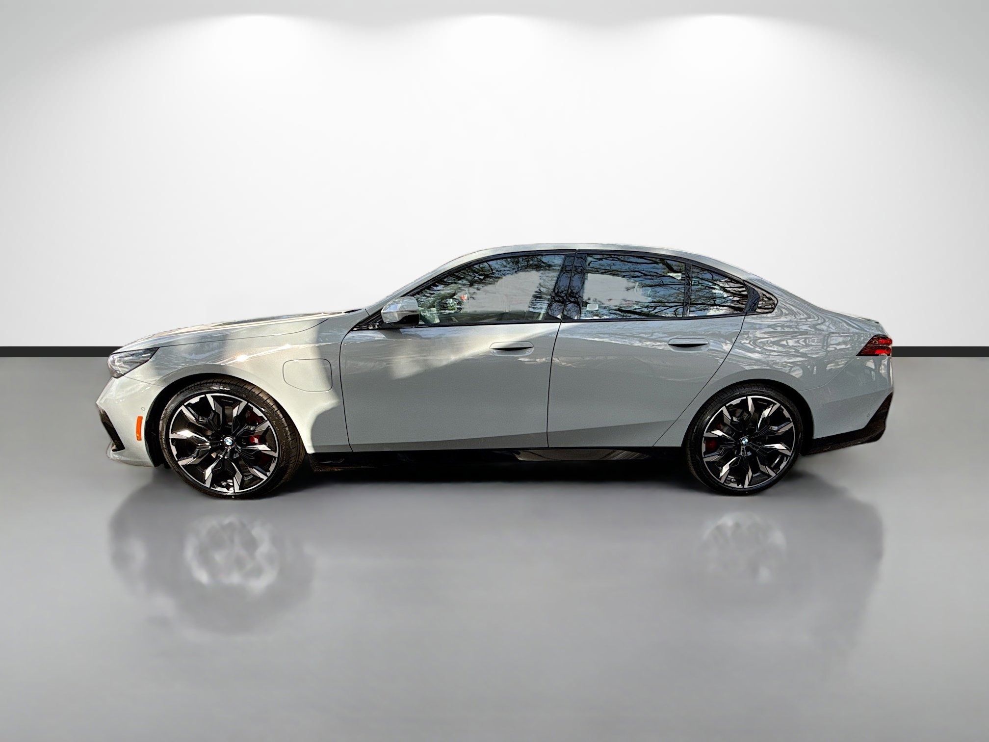 New 2026 BMW 550e xDrive w/ Executive Package AWD/4WD image 6