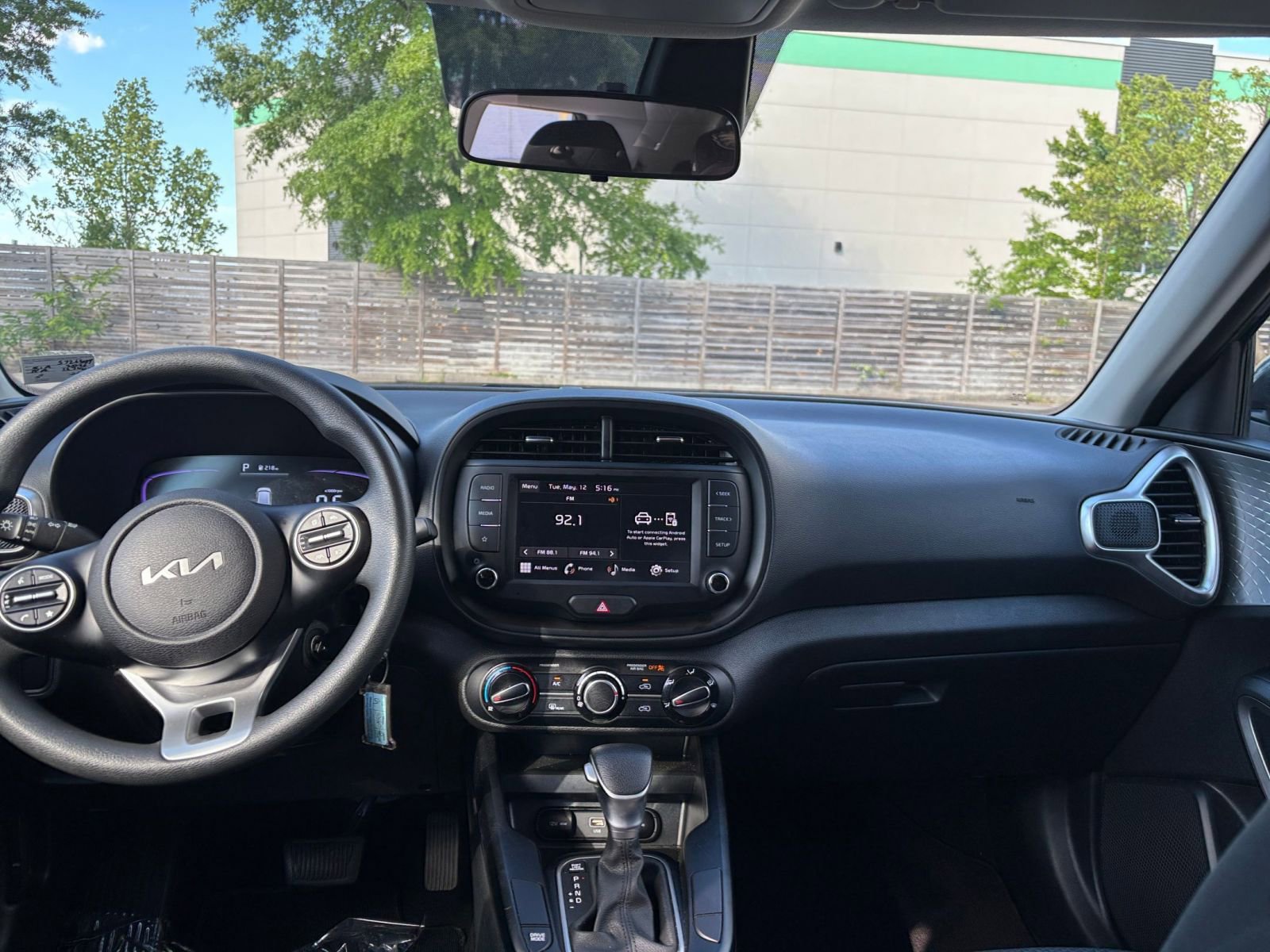 Used 2025 Kia Soul LX w/ LX Technology Package FWD image 32