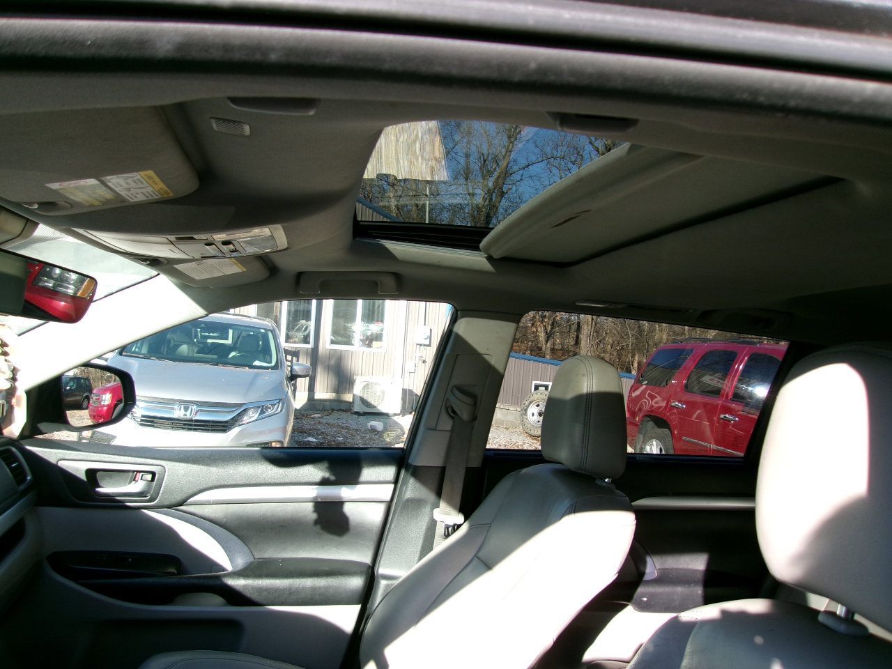 Used 2019 Toyota Highlander XLE image 17