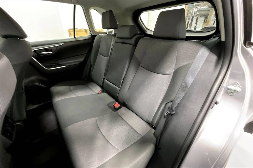 Used 2025 Toyota RAV4 XLE FWD image 30