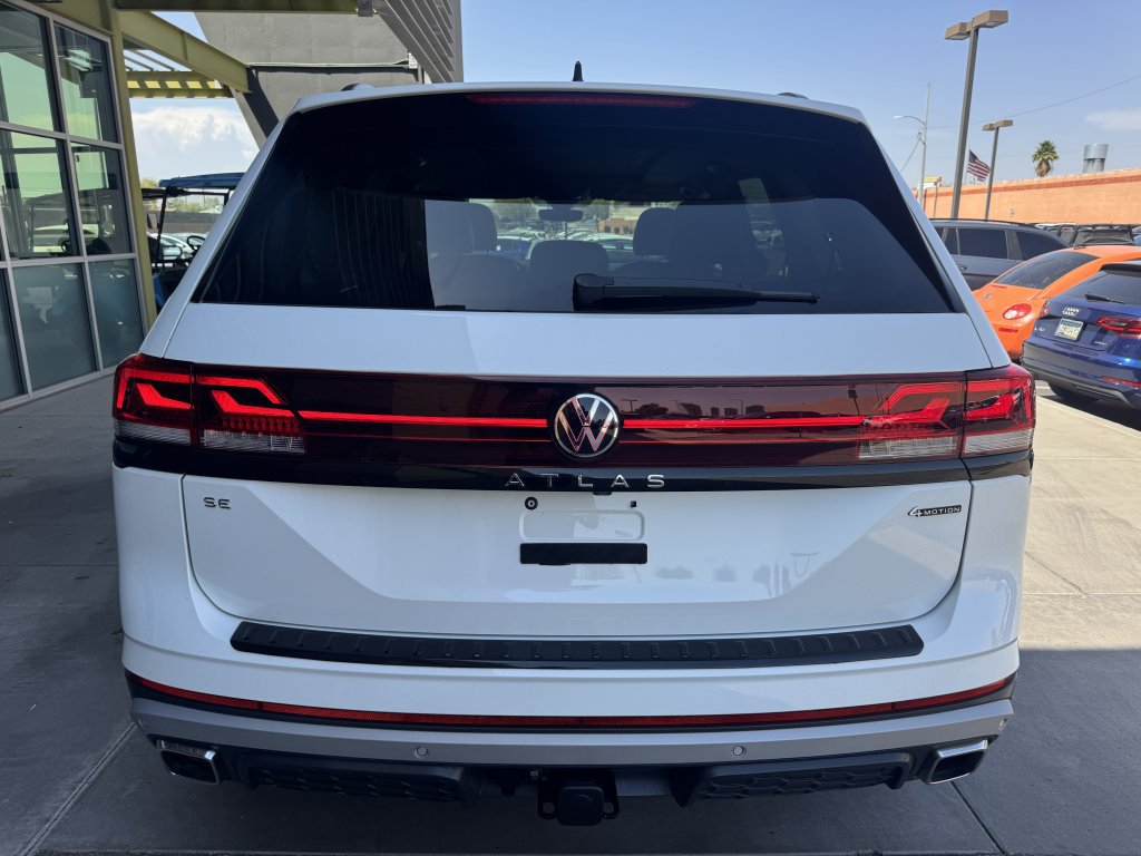 Used 2024 Volkswagen Atlas Peak Edition SE AWD/4WD image 10