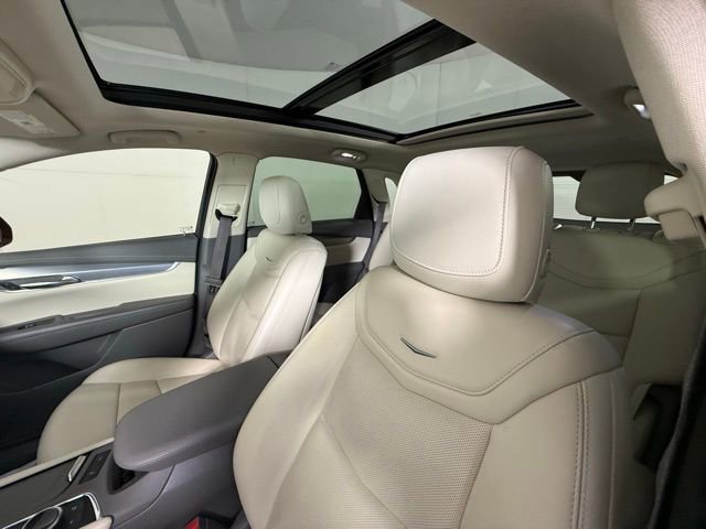 Used 2020 Cadillac XT5 Premium Luxury FWD image 7