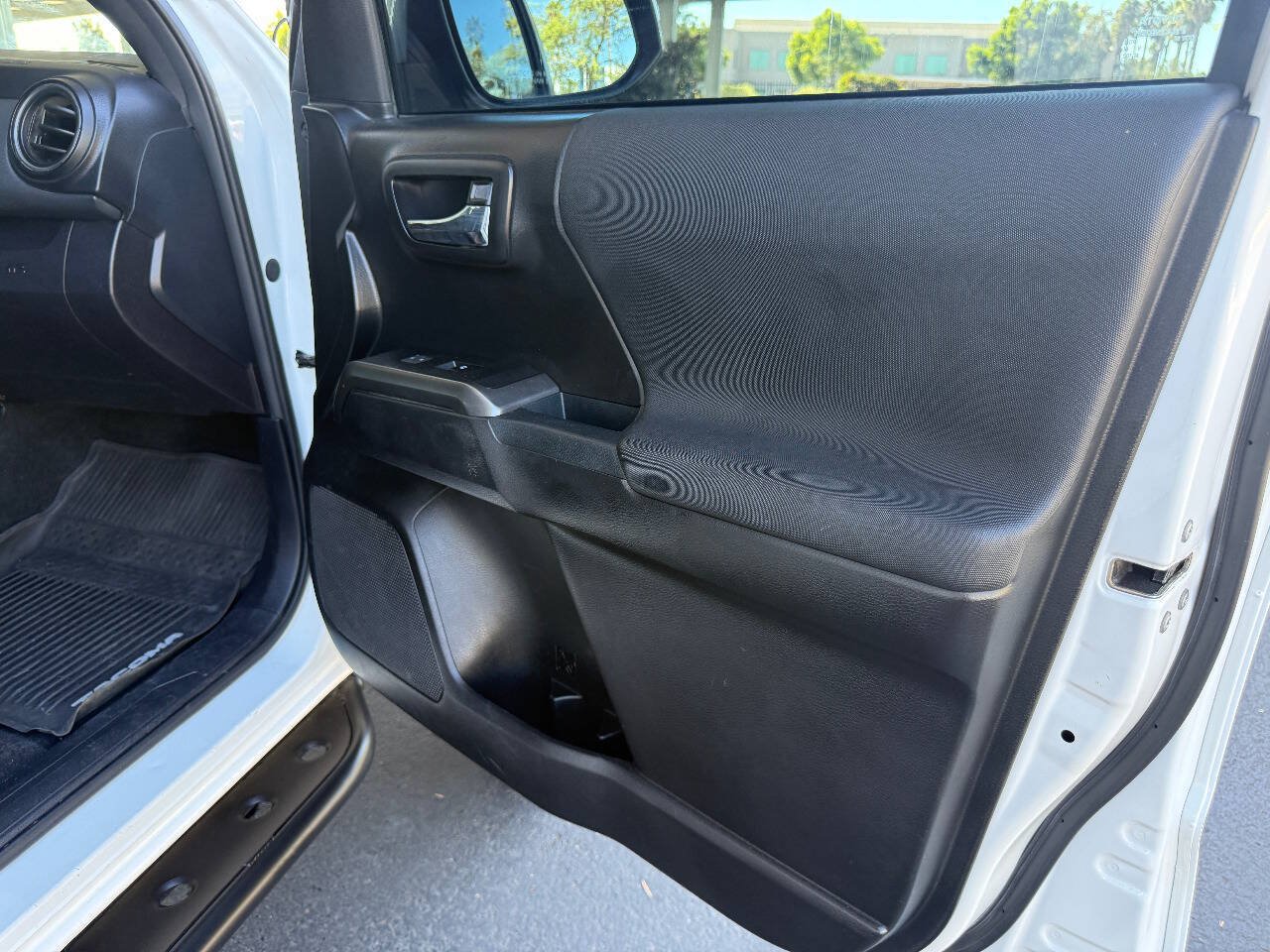Used 2017 Toyota Tacoma TRD Pro AWD/4WD image 10