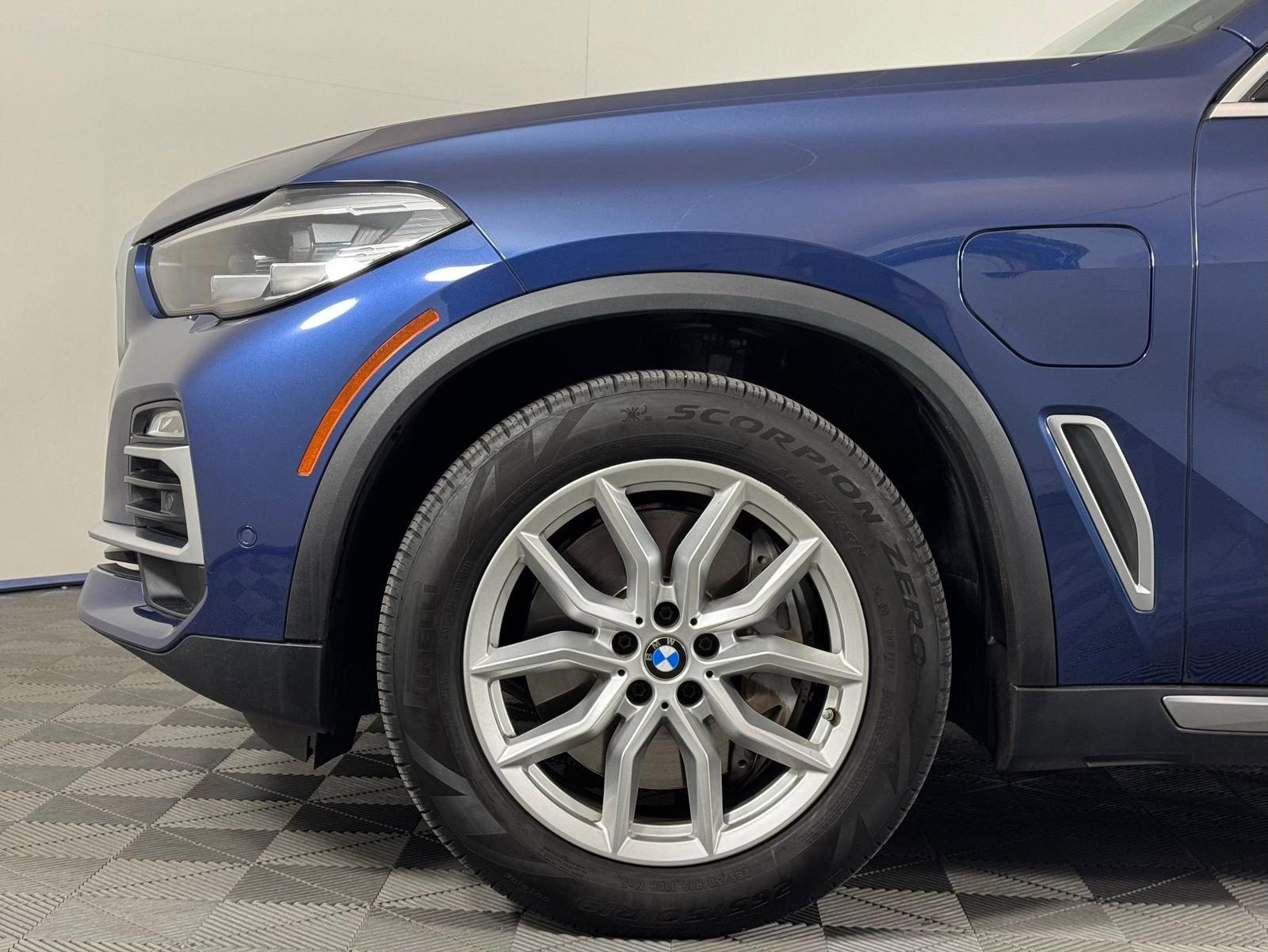 Used 2021 BMW X5 xDrive45e w/ Premium Package image 8