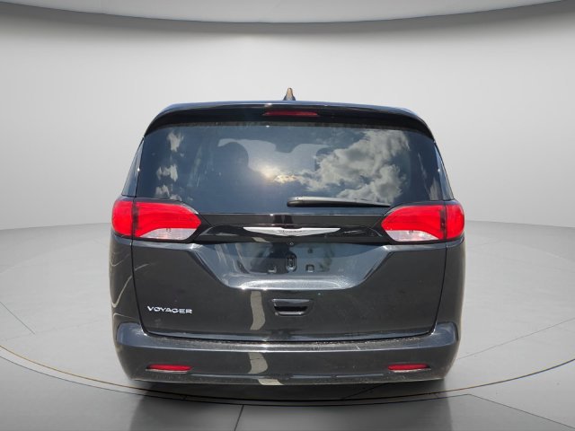 Used 2023 Chrysler Voyager LX FWD image 5