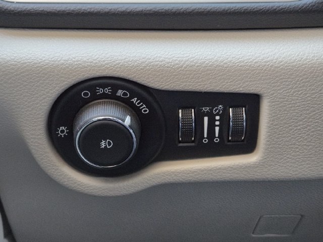 Used 2024 Chrysler Pacifica Touring-L FWD image 22