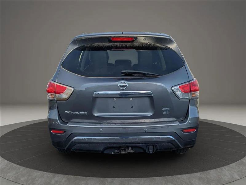 Used 2018 Nissan Pathfinder SV image 3