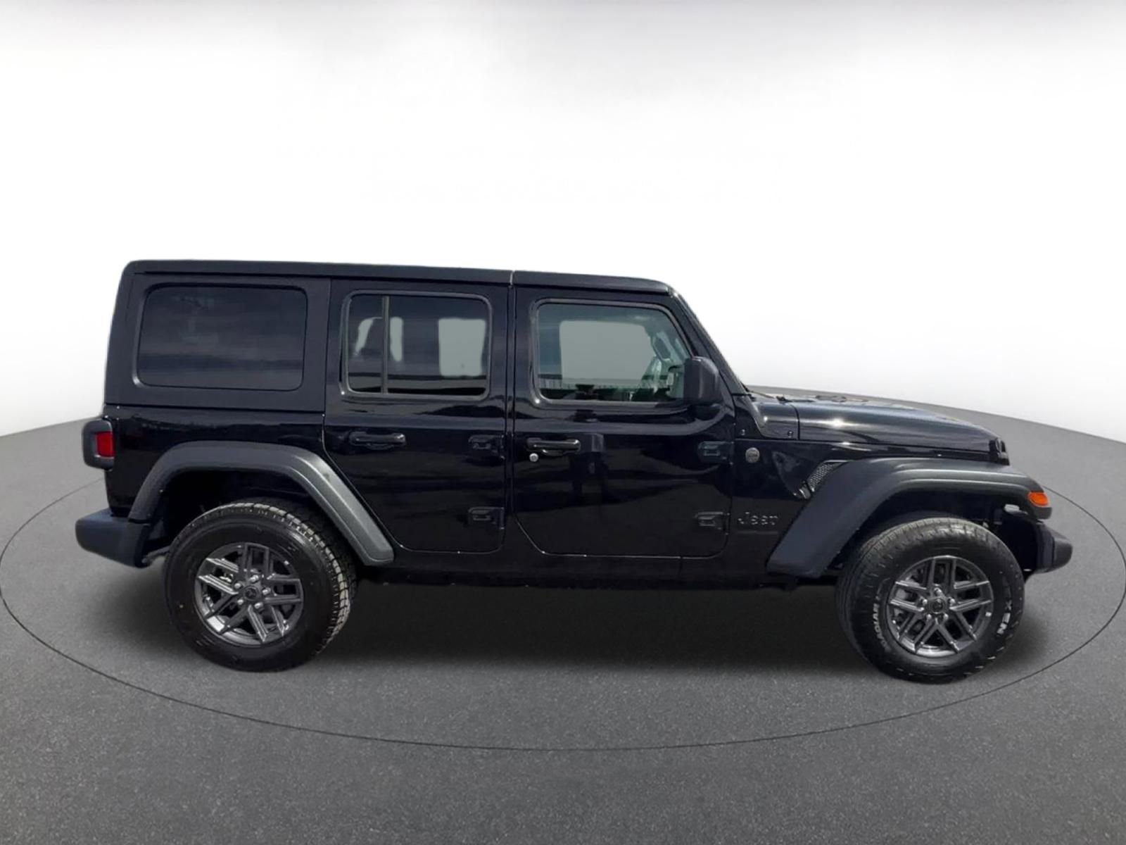 Used 2025 Jeep Wrangler Sport S image 15
