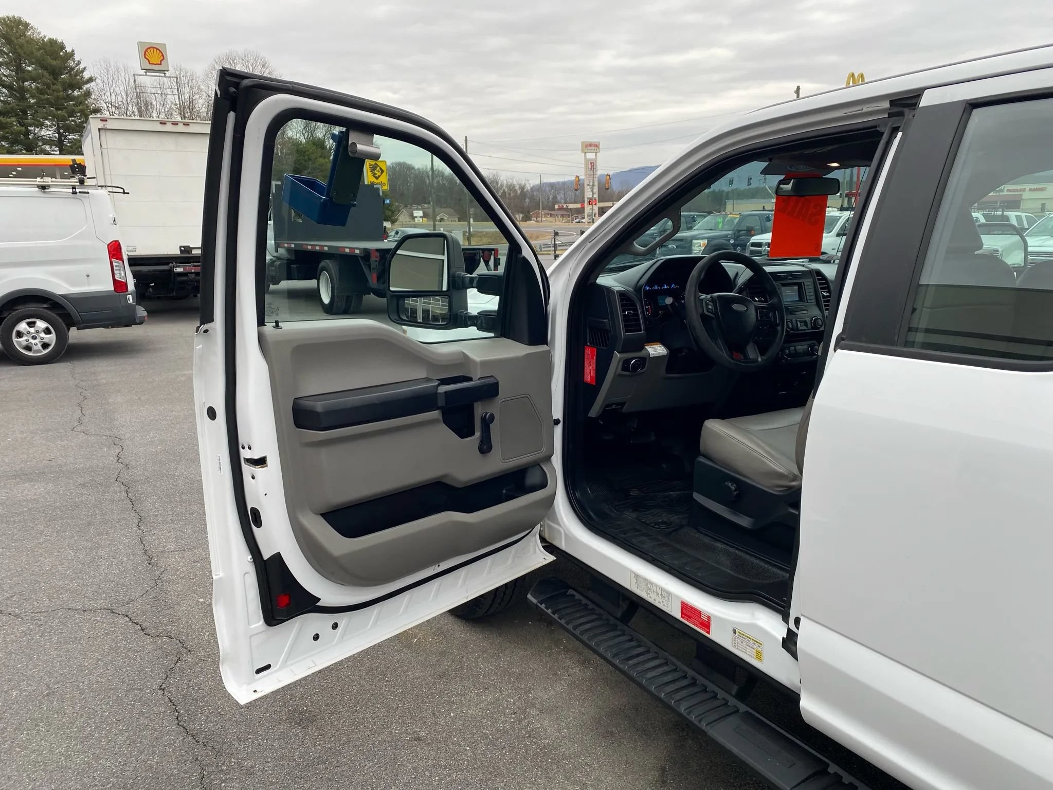Used 2017 Ford F250 XL AWD/4WD image 8