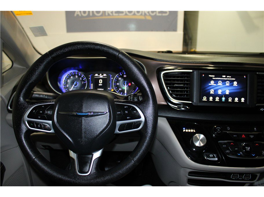 Used 2021 Chrysler Voyager Lxi image 34