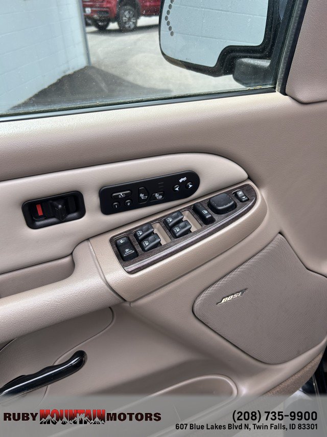 Used 2004 GMC Yukon Denali AWD/4WD image 5