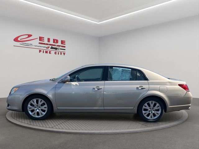 Used 2009 Toyota Avalon XLS image 2