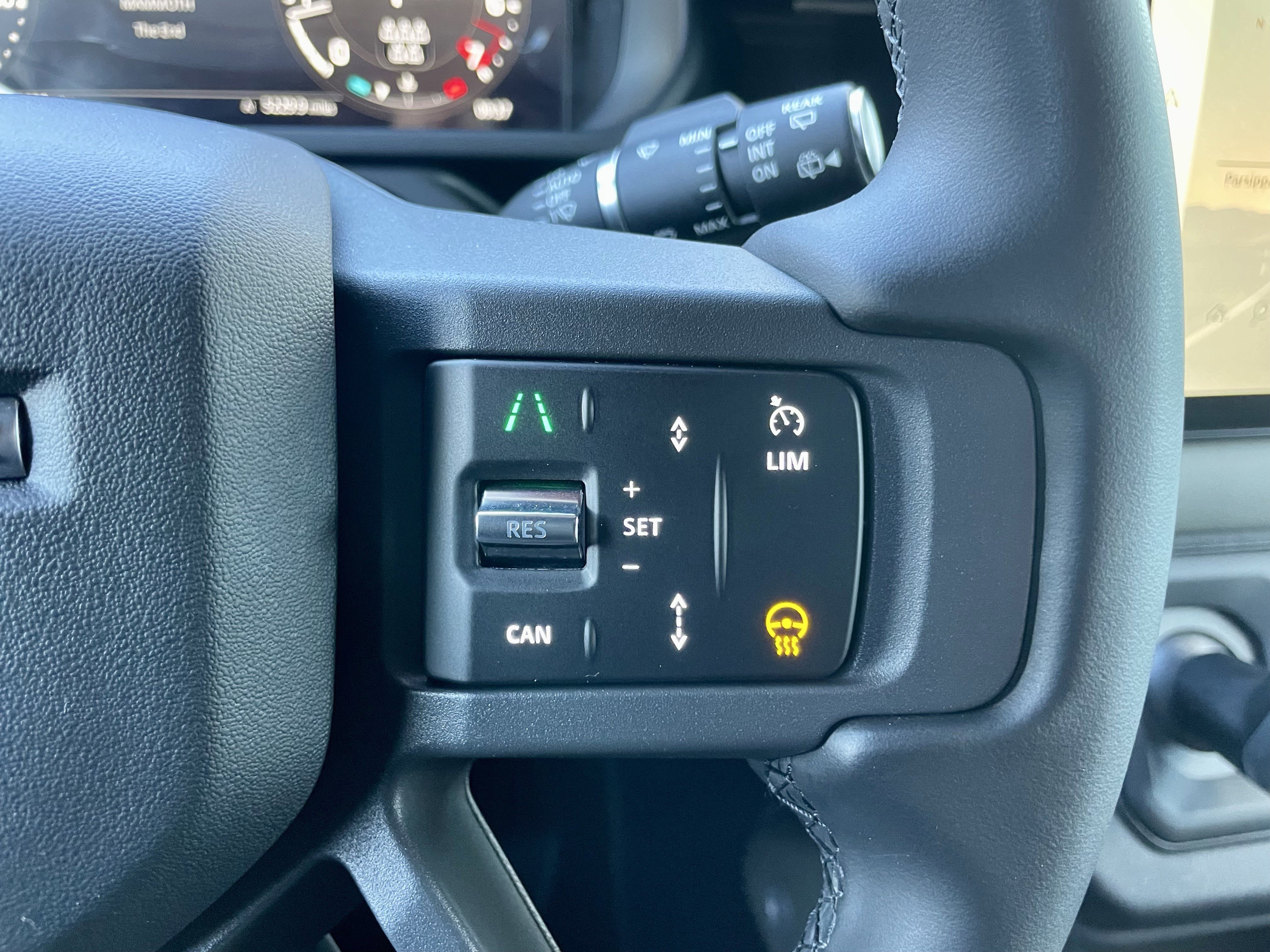 Used 2025 Land Rover Defender 110 X-Dynamic SE image 53