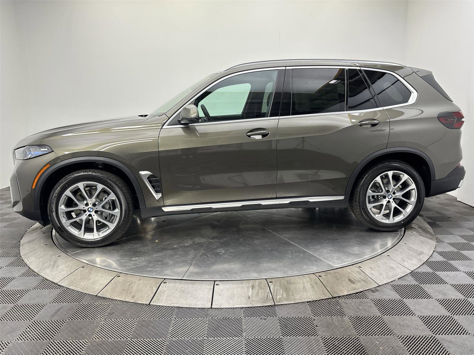 New 2026 BMW X5 xDrive40i w/ Climate Comfort Package image 16