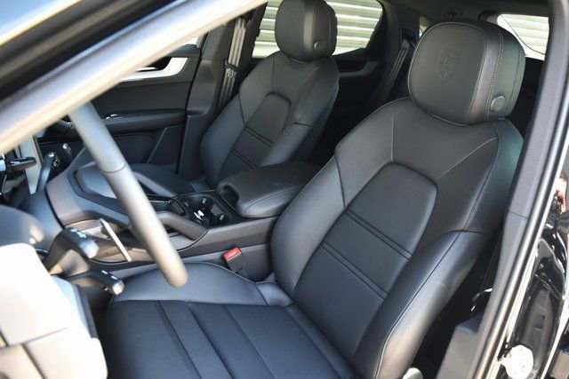 Used 2025 Porsche Cayenne Coupe AWD/4WD image 5