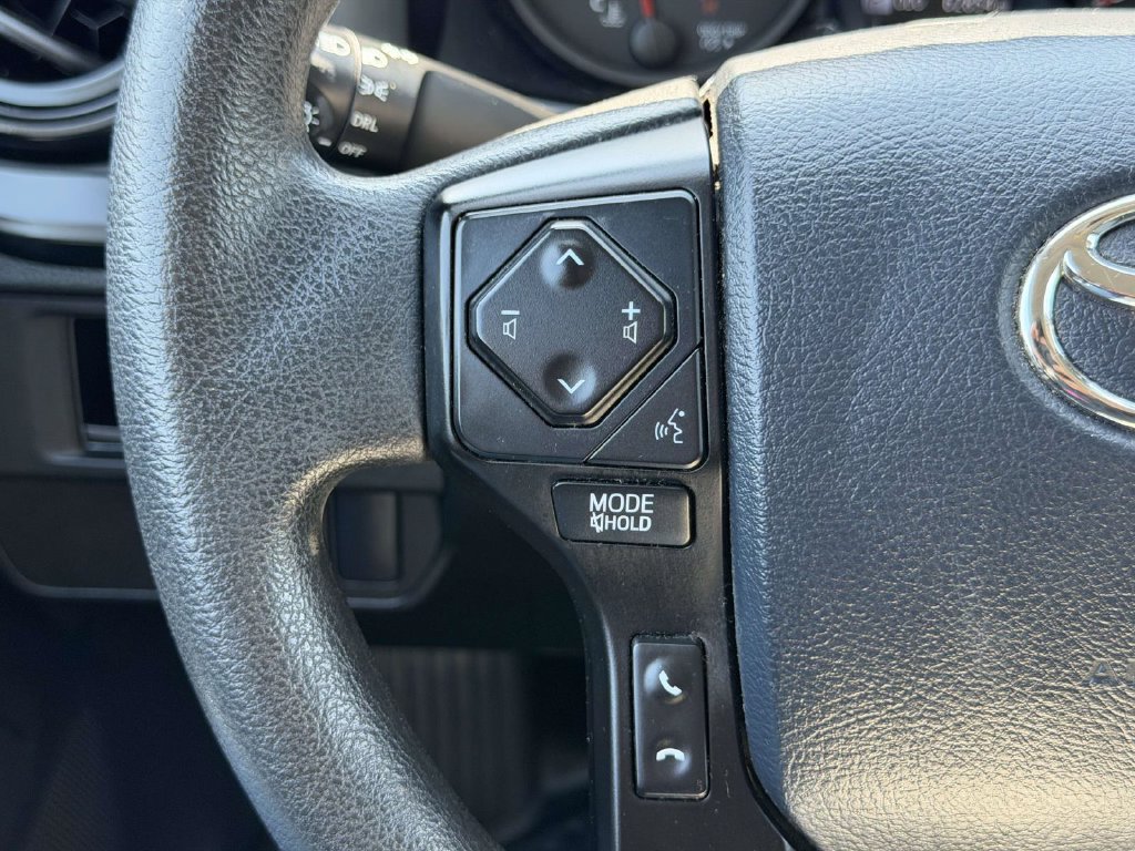 Used 2018 Toyota Tacoma SR AWD/4WD image 8