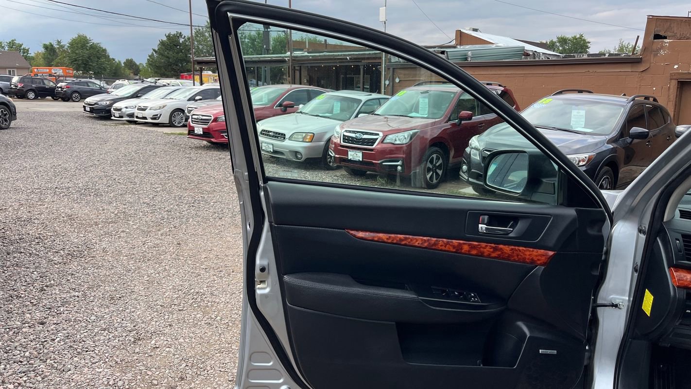 Used 2012 Subaru Outback 2.5i Limited w/ Moonroof Pkg image 10