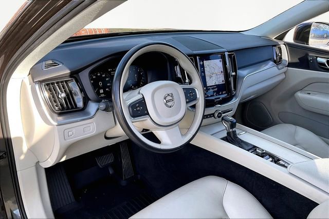 Used 2018 Volvo XC60 T5 Momentum w/ Convenience Package image 12