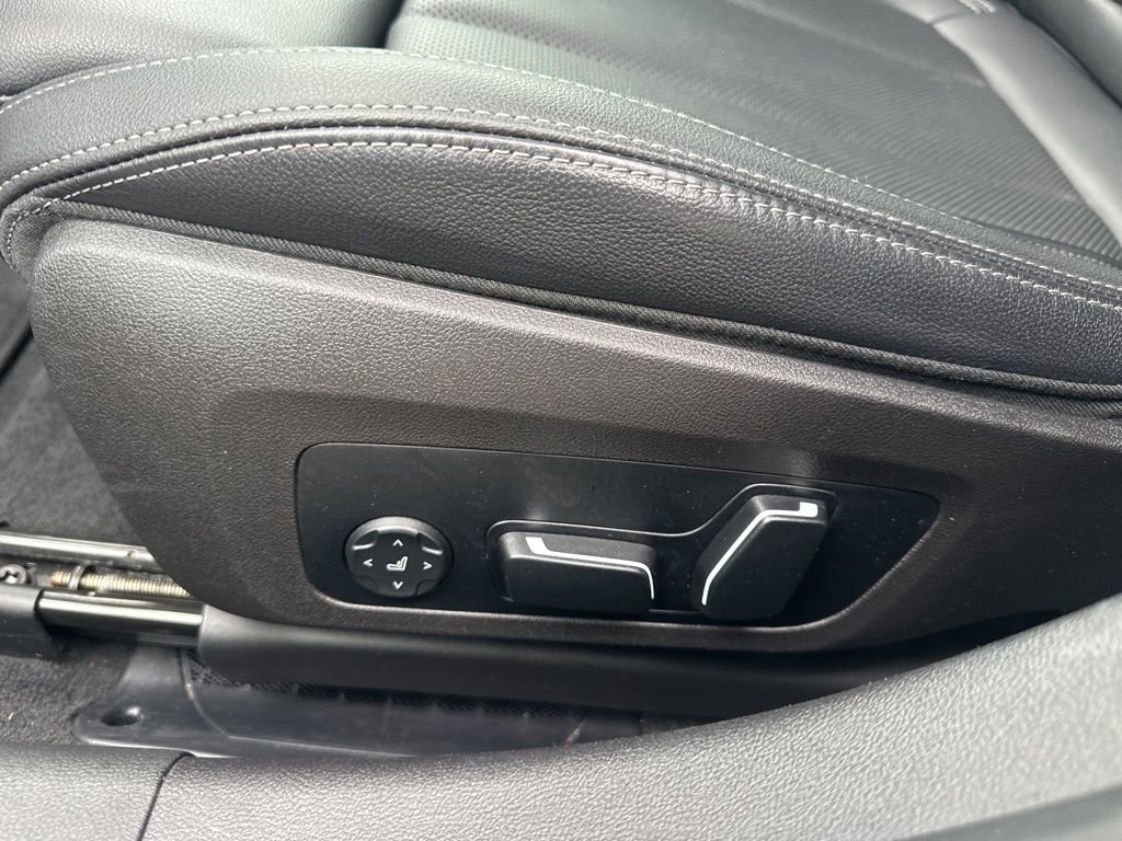 Used 2025 BMW 330i xDrive Sedan image 11