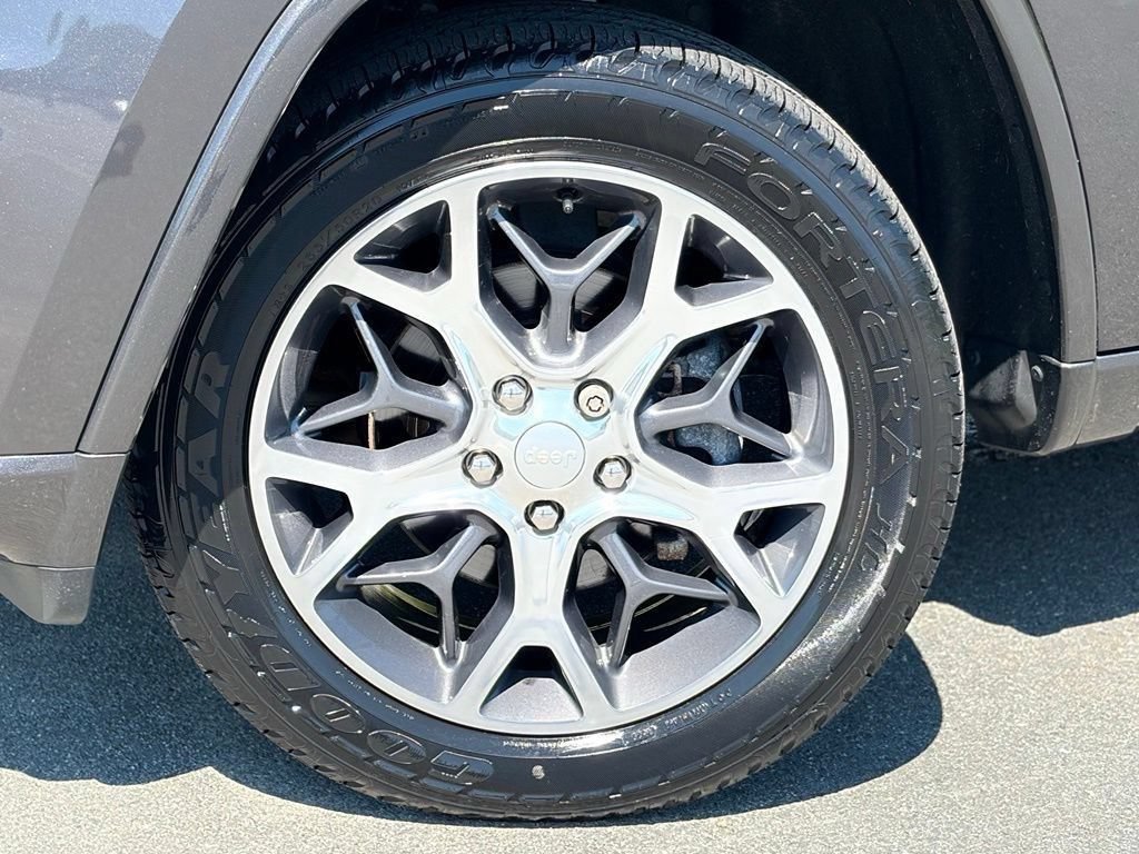Used 2019 Jeep Grand Cherokee Overland AWD/4WD image 21