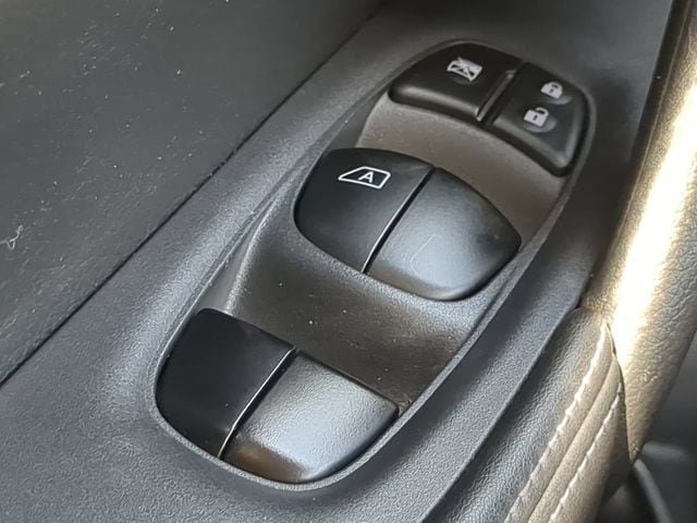 Used 2017 Nissan Rogue S AWD/4WD image 21