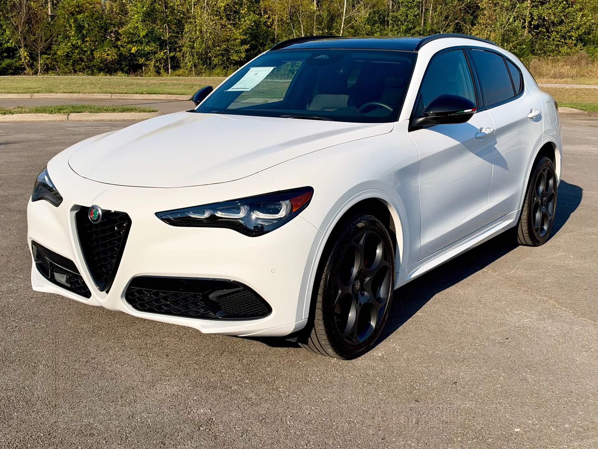 Used 2025 Alfa Romeo Stelvio Tributo Italiano w/ Driving Assist Package AWD/4WD image 8
