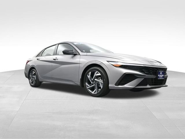 Used 2025 Hyundai Elantra SEL FWD image 31