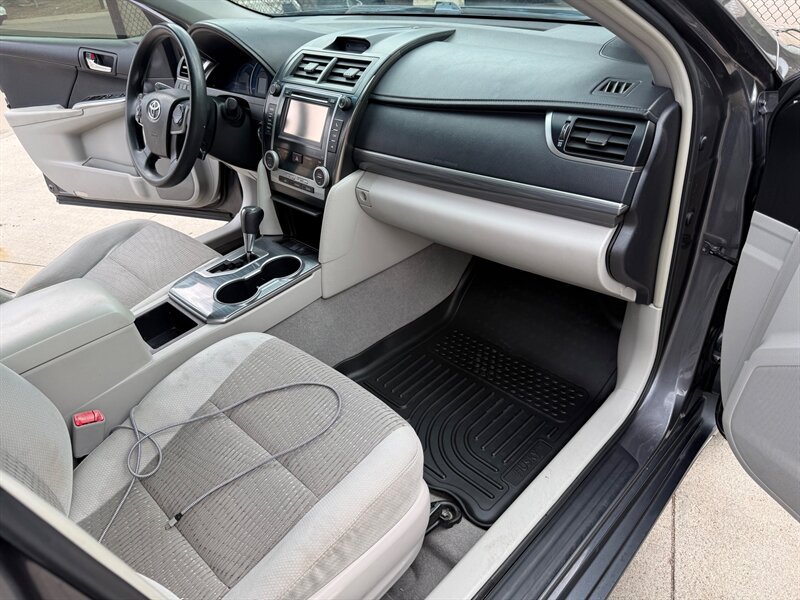 Used 2013 Toyota Camry LE FWD image 17
