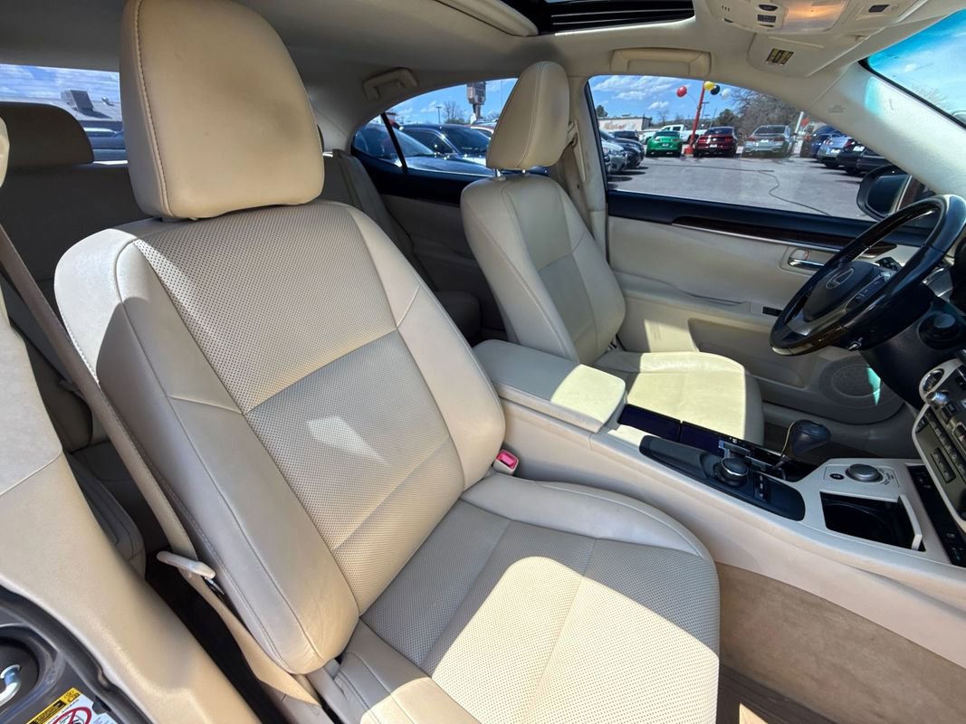 Used 2015 Lexus ES 350 w/ Premium Package FWD image 14