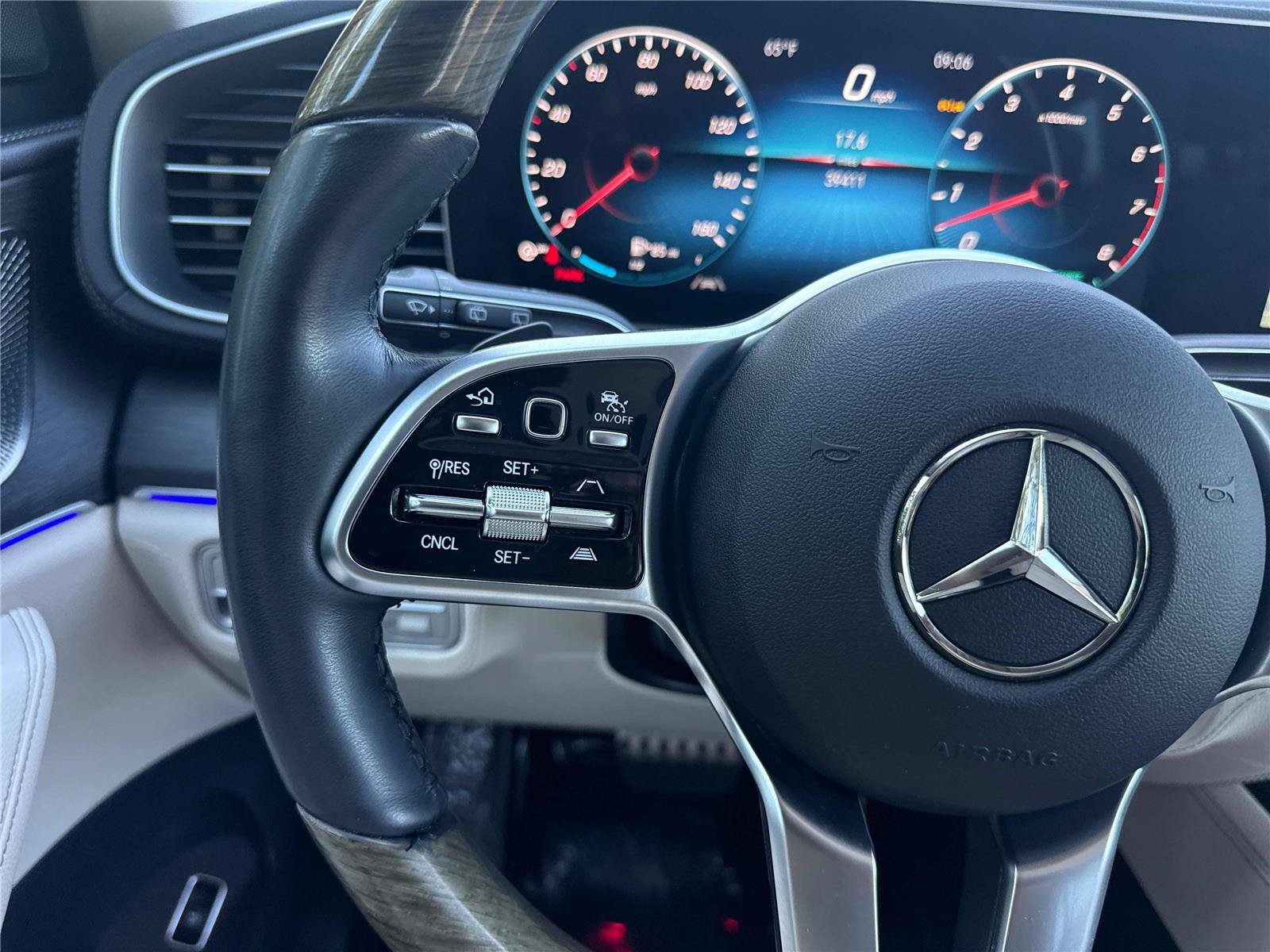 Used 2023 Mercedes-Benz GLS 450 4MATIC image 18