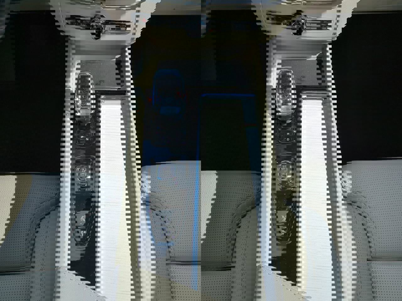 New 2026 Volvo XC60 T8 Ultra w/ Protection Package Premier image 17