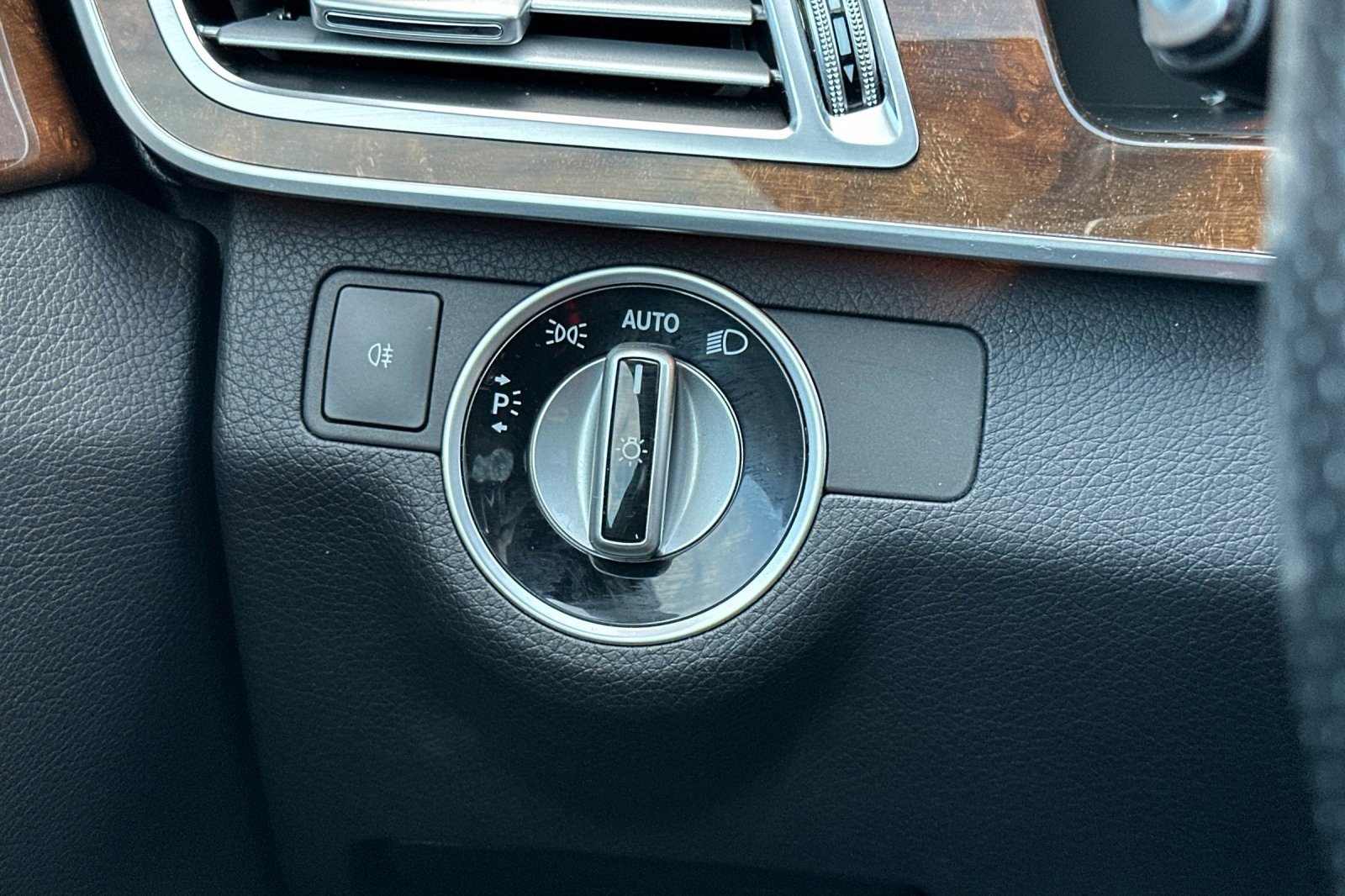 Used 2016 Mercedes-Benz E 350 4MATIC Sedan image 31