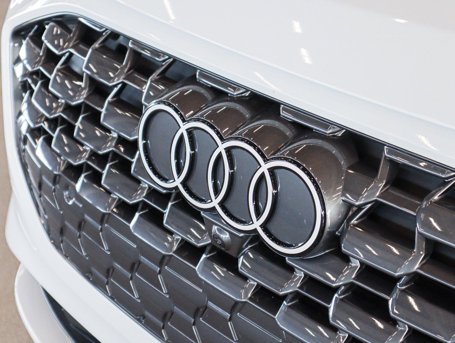 Certified 2025 Audi Q5 Prestige image 32