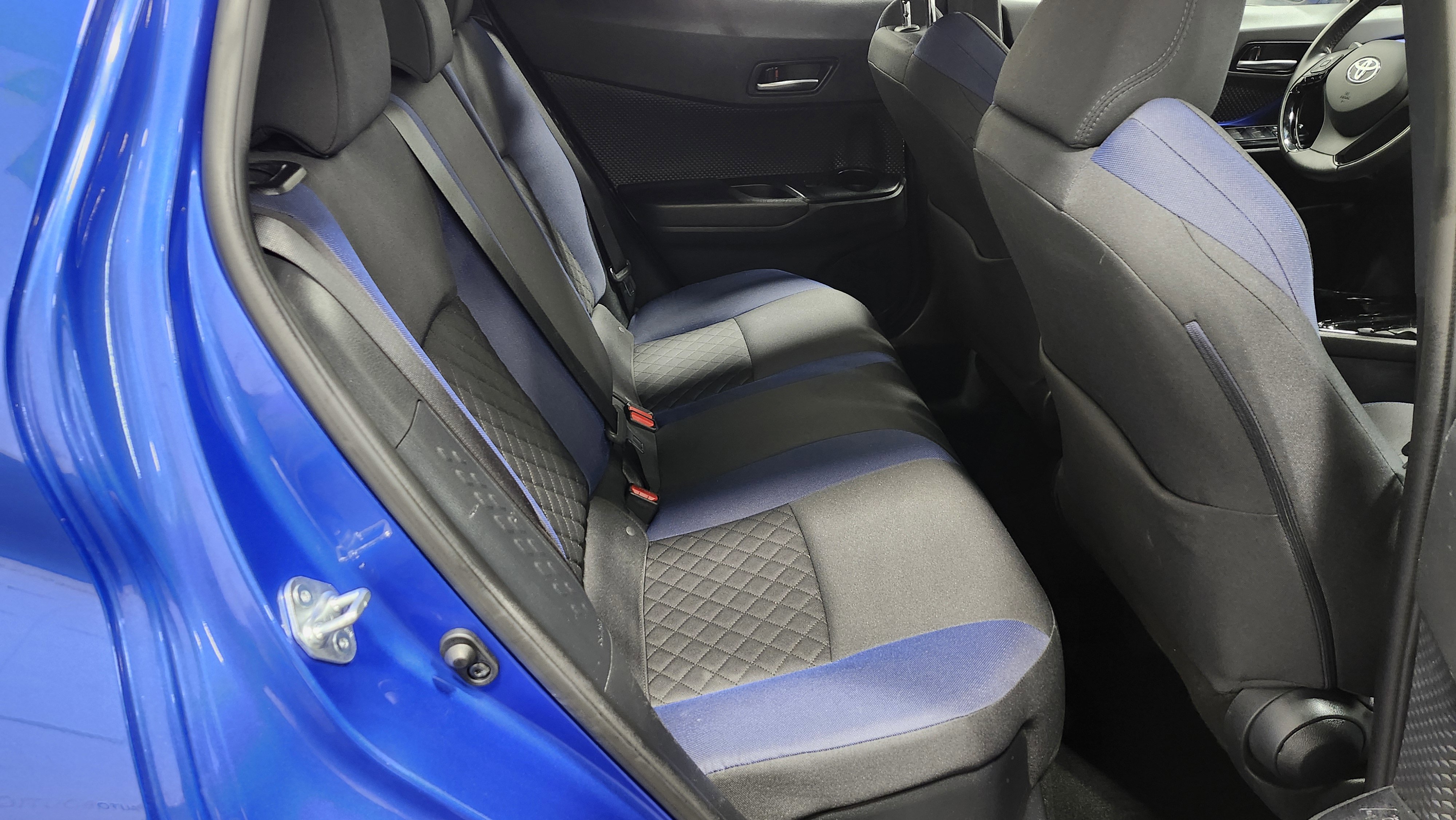 Used 2022 Toyota C-HR XLE image 16