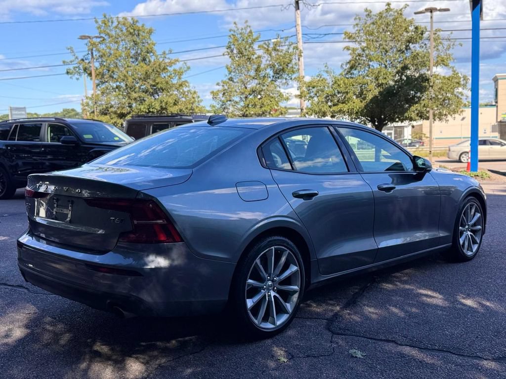 Used 2021 Volvo S60 T6 Momentum AWD/4WD image 6