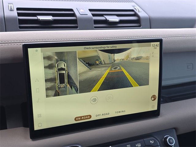 Used 2023 Land Rover Defender 130 X-Dynamic SE image 24