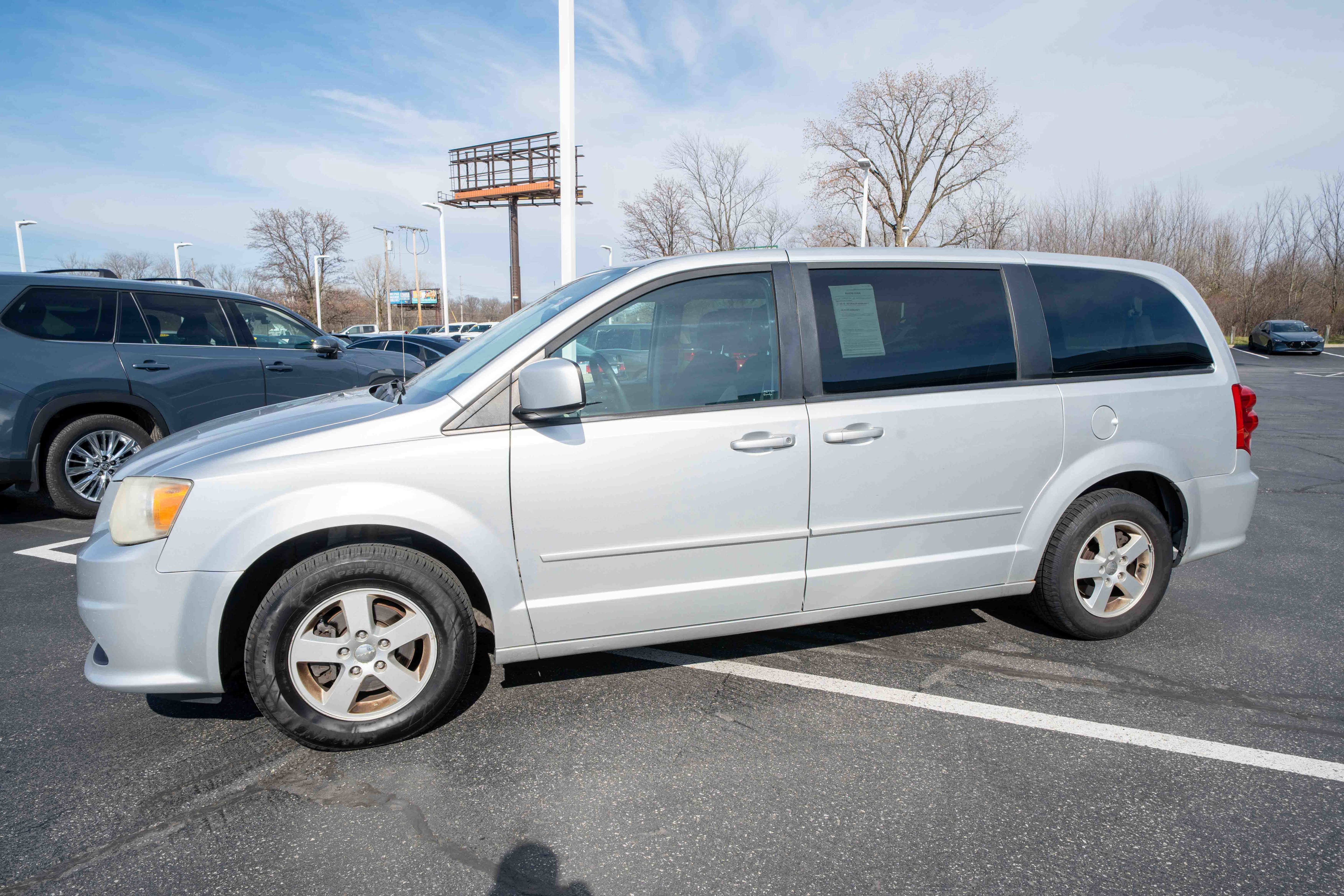 Used 2012 Dodge Grand Caravan SE image 3