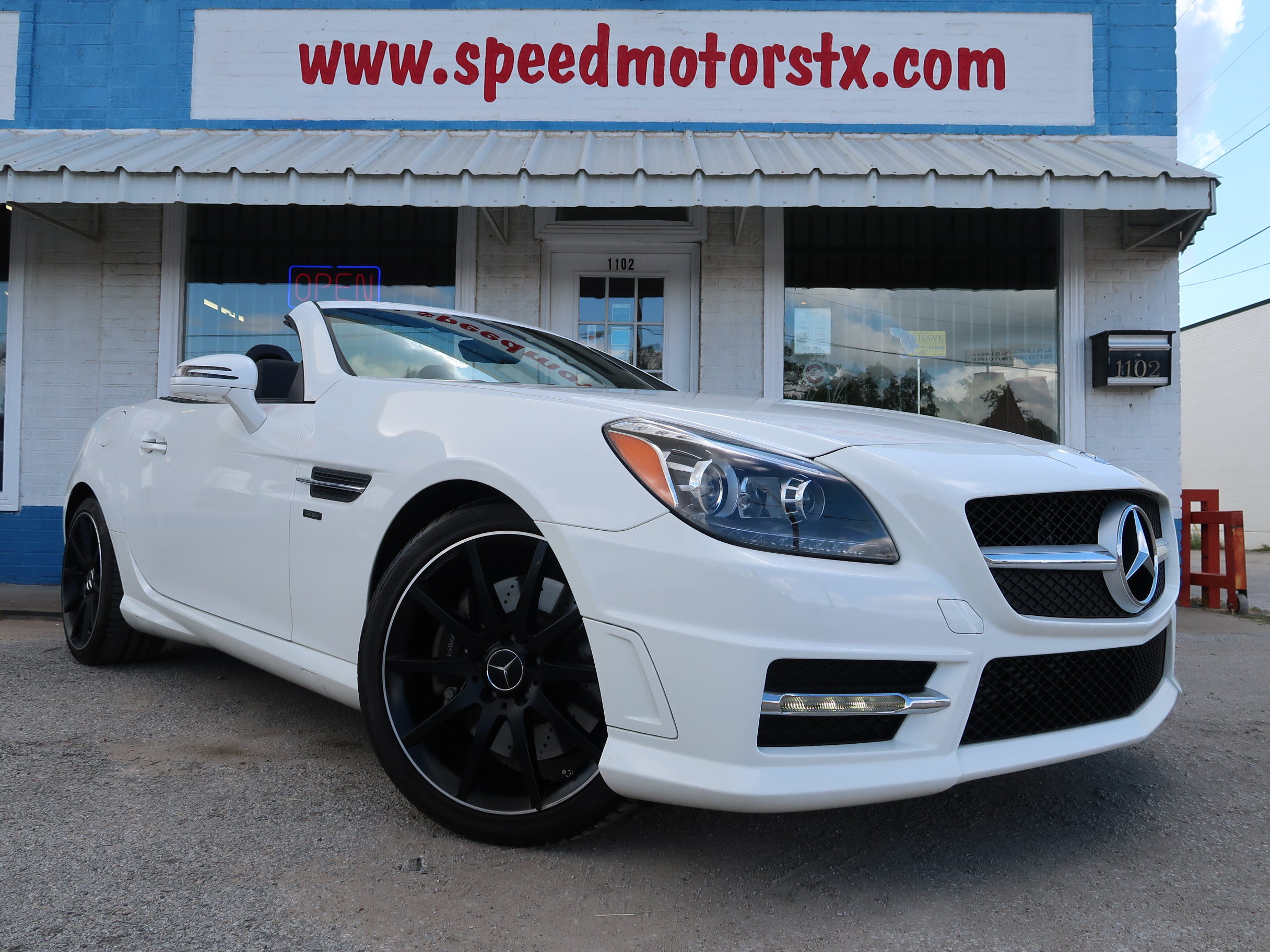 Used 2015 Mercedes-Benz SLK 250 image 2