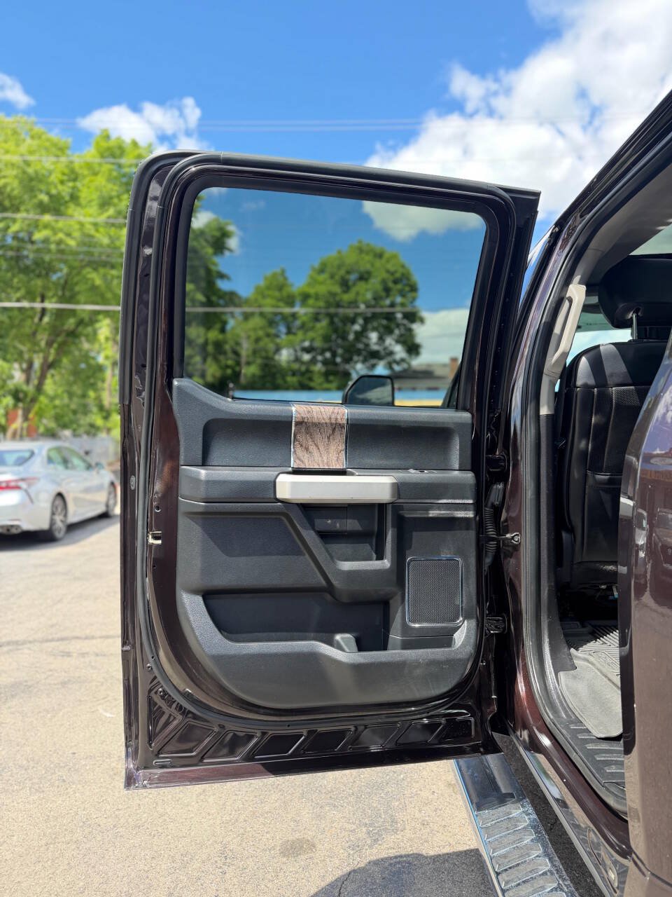 Used 2019 Ford F250 Lariat w/ Lariat Ultimate Package AWD/4WD image 11